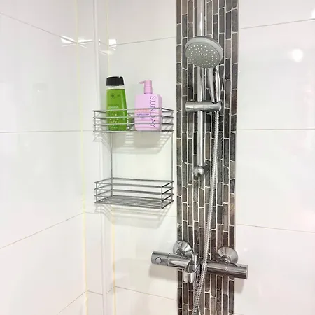 With Balcony Huoneisto *